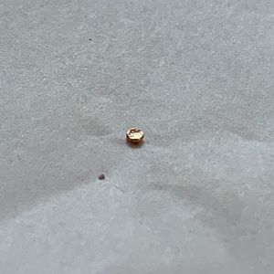 Body Gems 1.5mm Hammered Rose Gold Disc Pin End